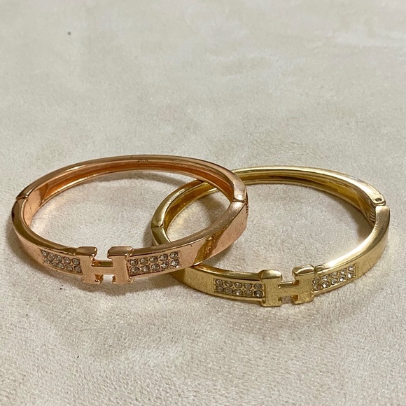 Gold Coloured Bracelet with the letter H - Picture 3 of 3